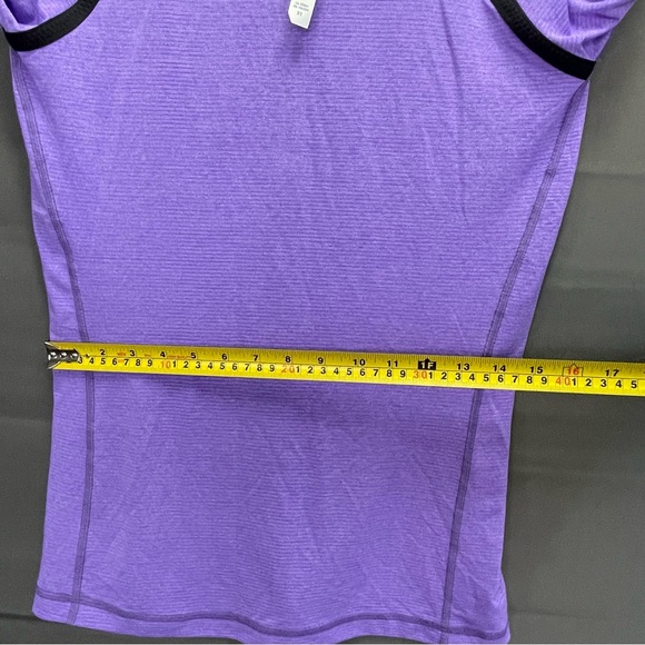 Purple LULULEMON runners top long sleeve with venting holes and reflectors - Picture 3 of 12